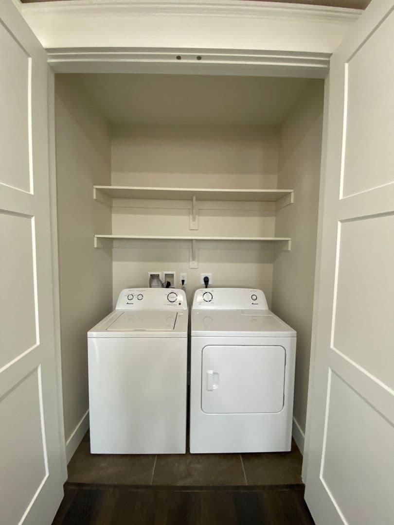 Omaha Apartment: 13108 Lincoln Road