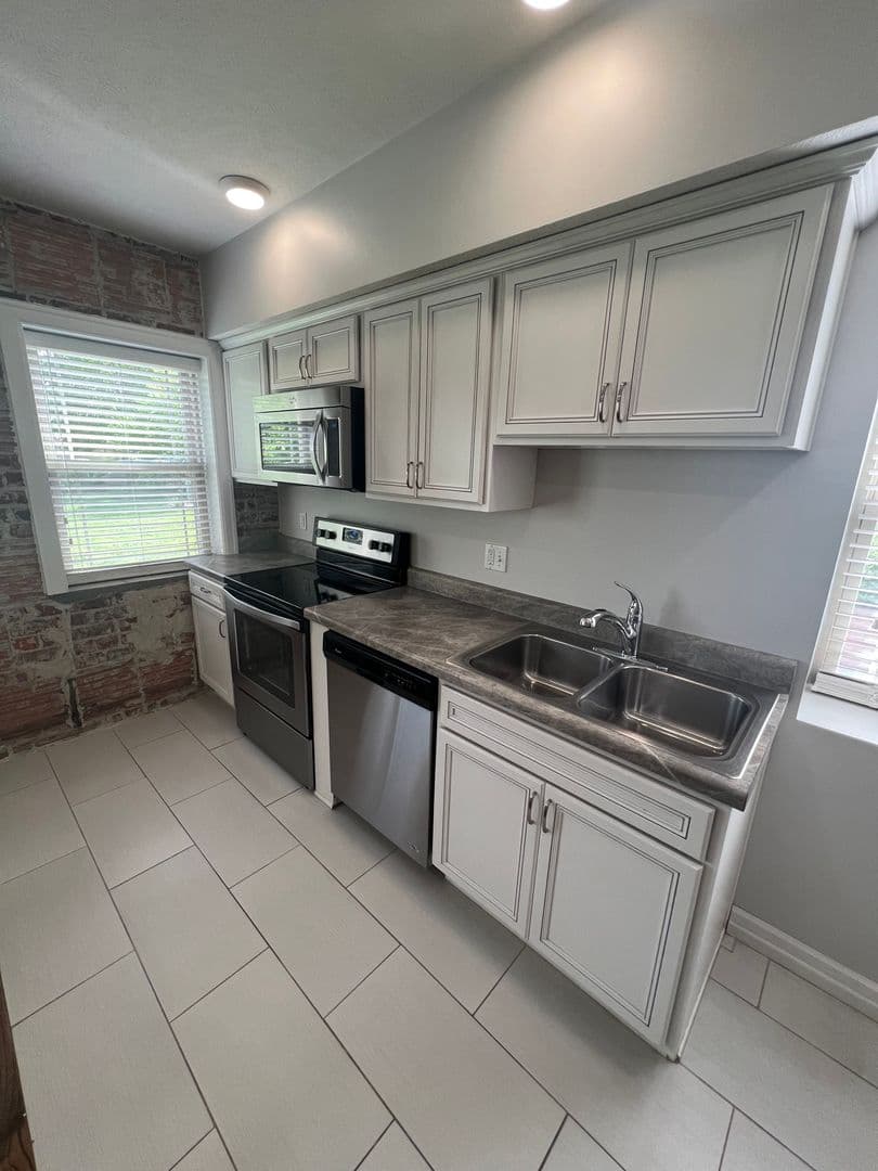 Omaha Apartment: 528 S. 29th Street