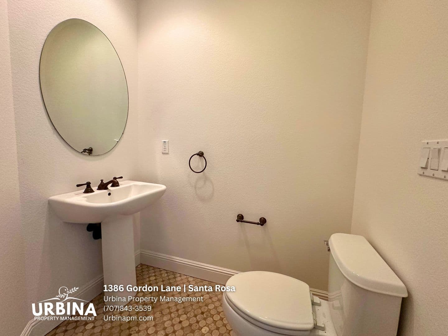 Santa Rosa House: 1386 Gordon Lane