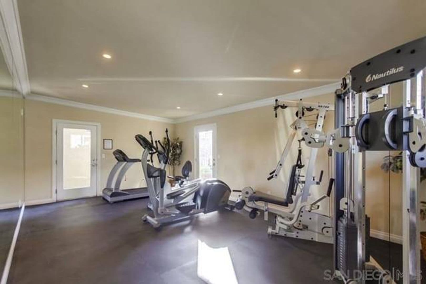 El Cajon House: 800 N. Mollison Ave. #23