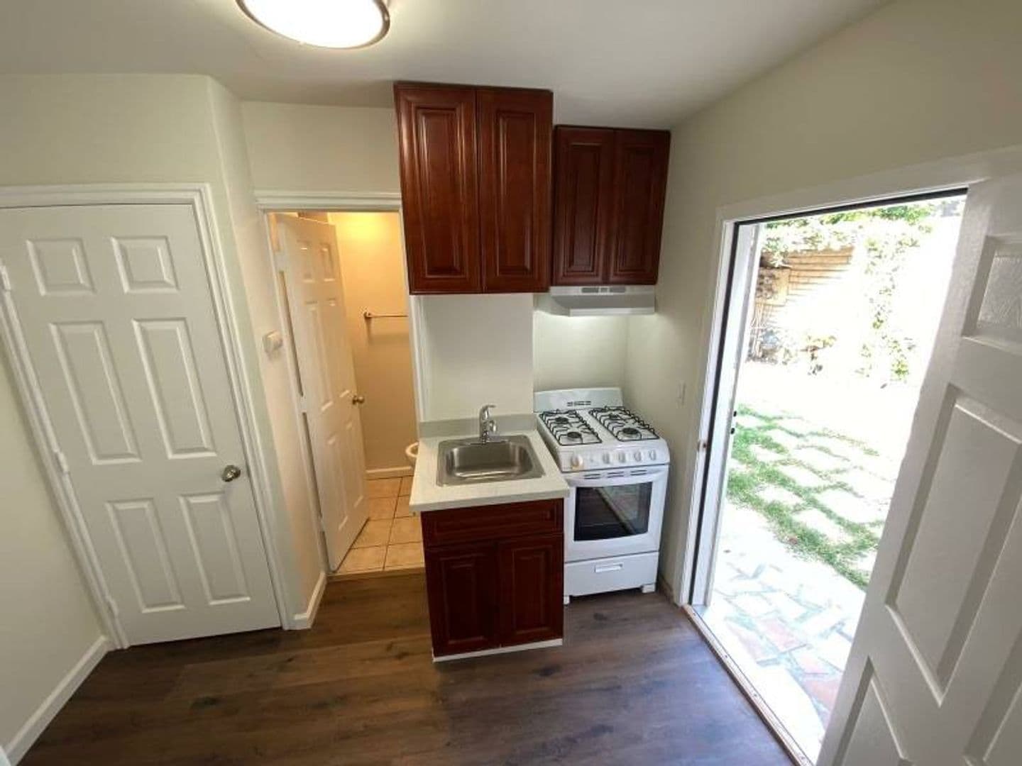 San Ysidro House: 2027 Avenida De La Cruz