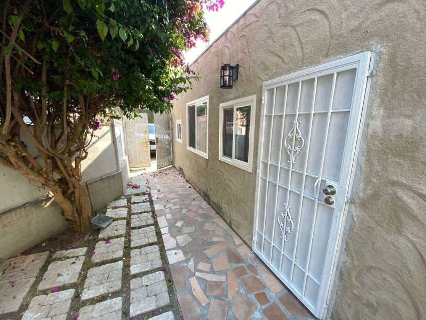 San Ysidro House: 2027 Avenida De La Cruz