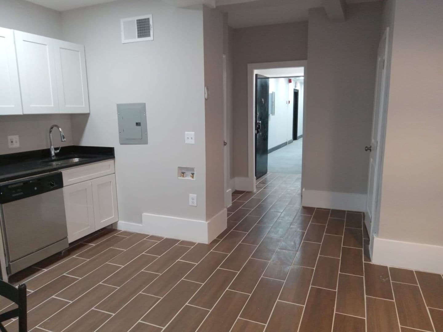 Washington Apartment: 1717 17th Street, NW