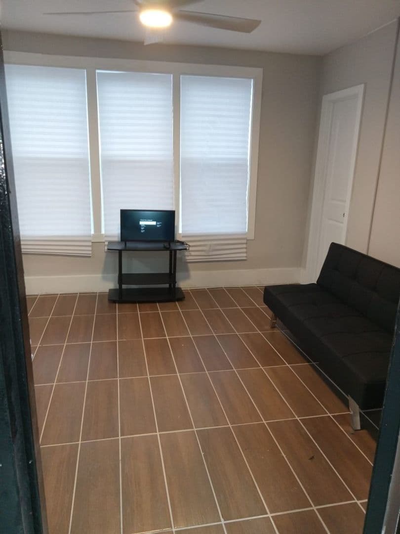 Washington Apartment: 1717 17th Street, NW