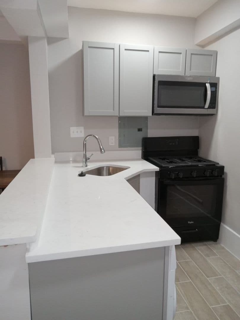 Washington Apartment: 1717 17th Street, NW