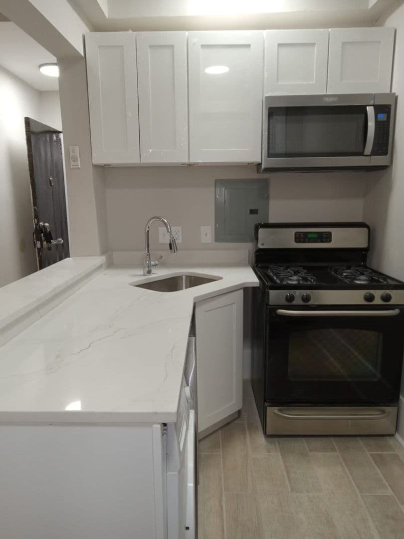Washington Apartment: 1717 17th Street, NW