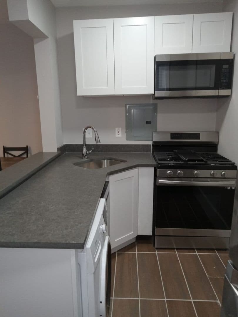 Washington Apartment: 1717 17th Street, NW