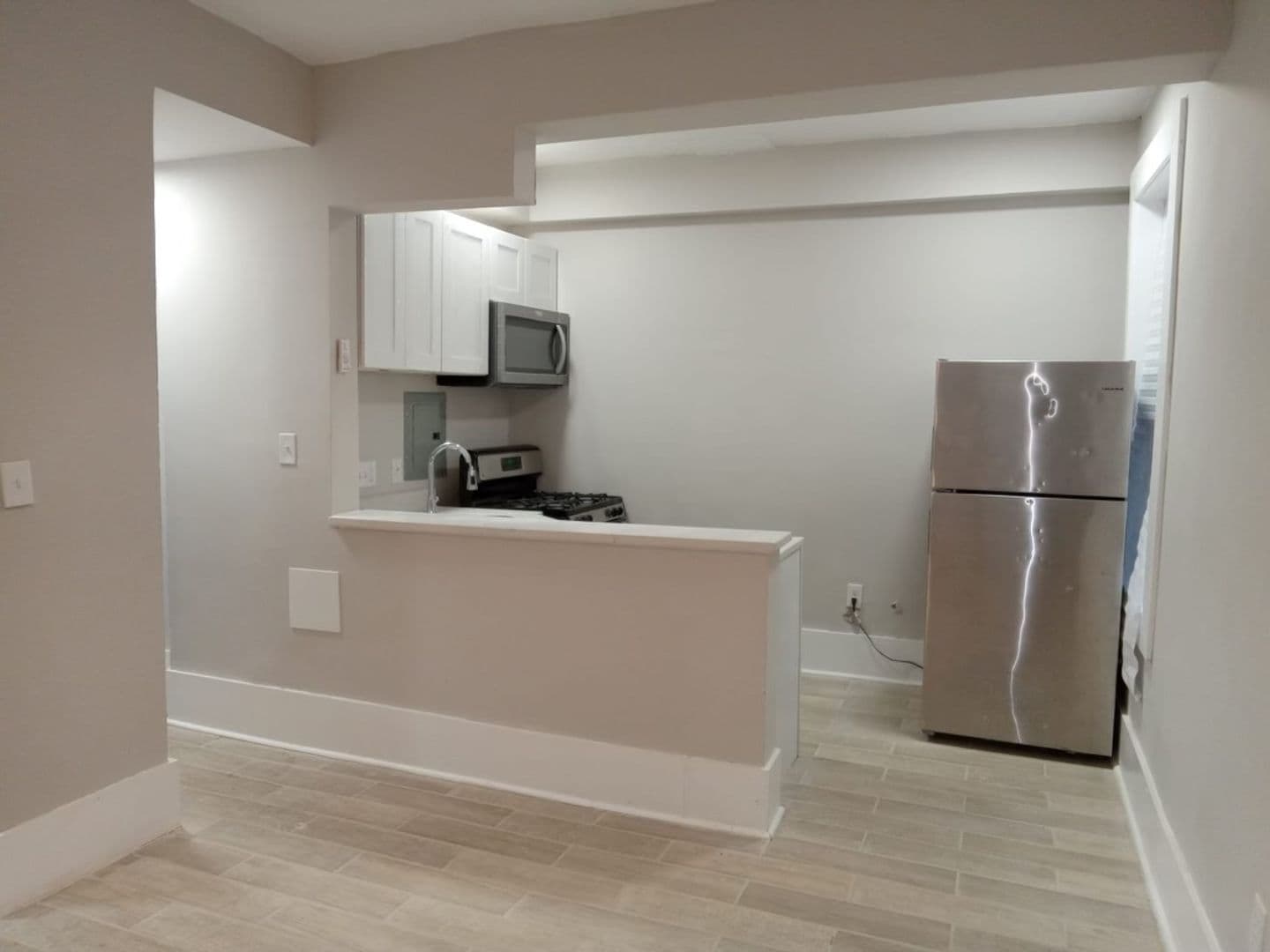 Washington Apartment: 1717 17th Street, NW