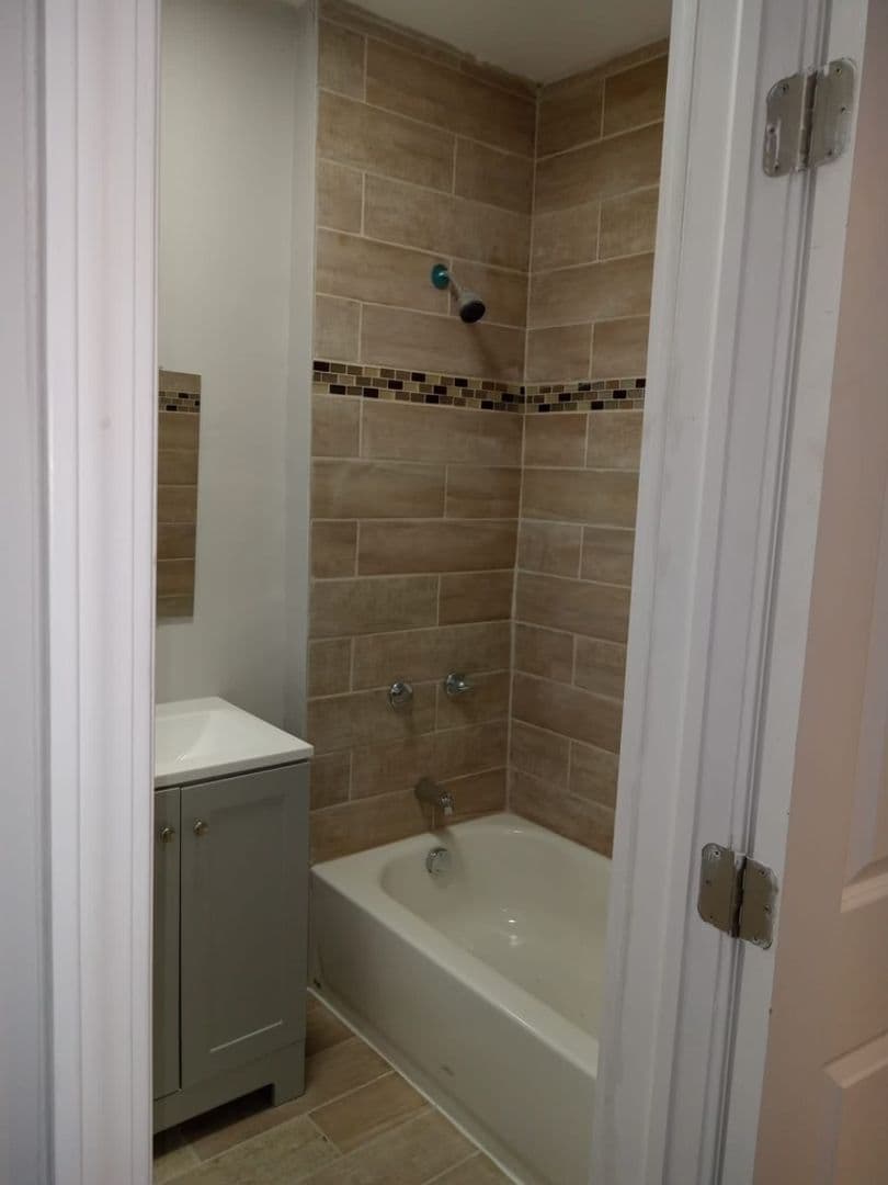Washington Apartment: 1717 17th Street, NW