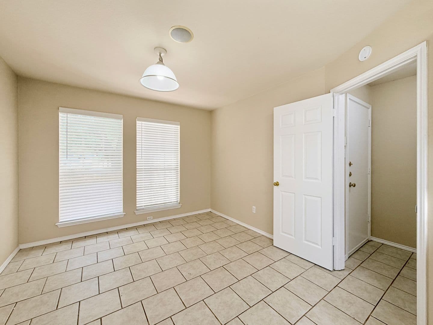 Austin House: 11123 Canterbury Tales Lane
