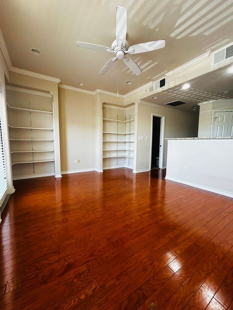 Ausitn Townhome: 305 East 31
