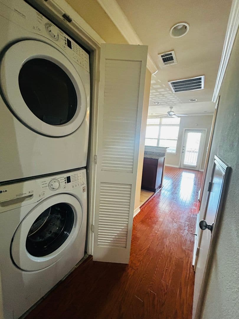 Ausitn Townhome: 305 East 31