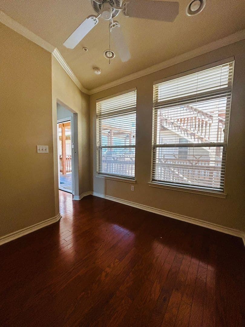 Ausitn Townhome: 305 East 31