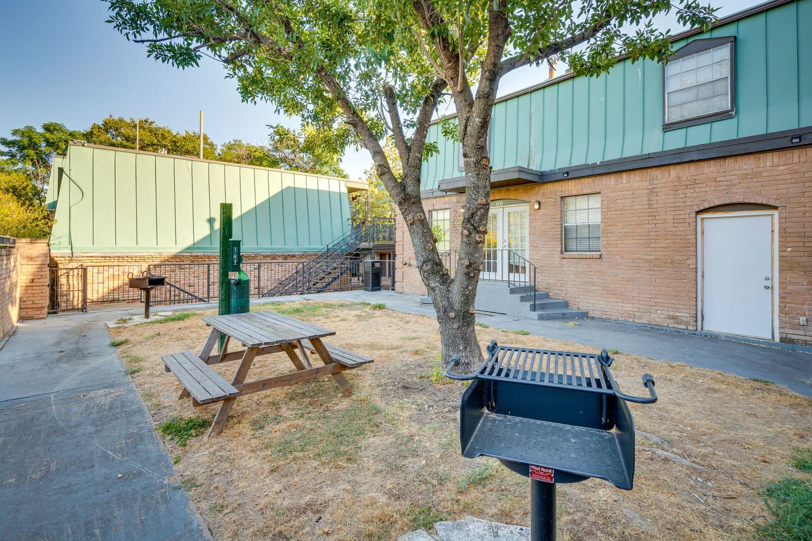 Austin Apartment: 307 & 311 East 31st