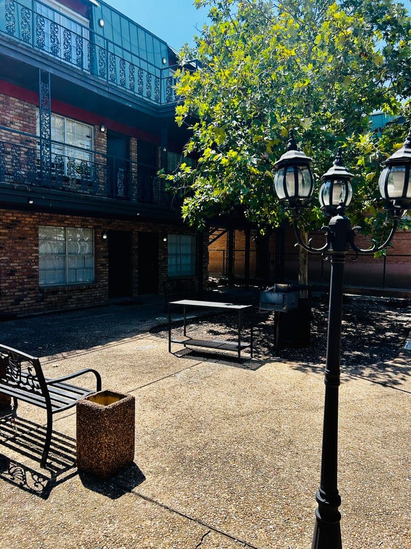 Austin Apartment: 307 & 311 East 31st