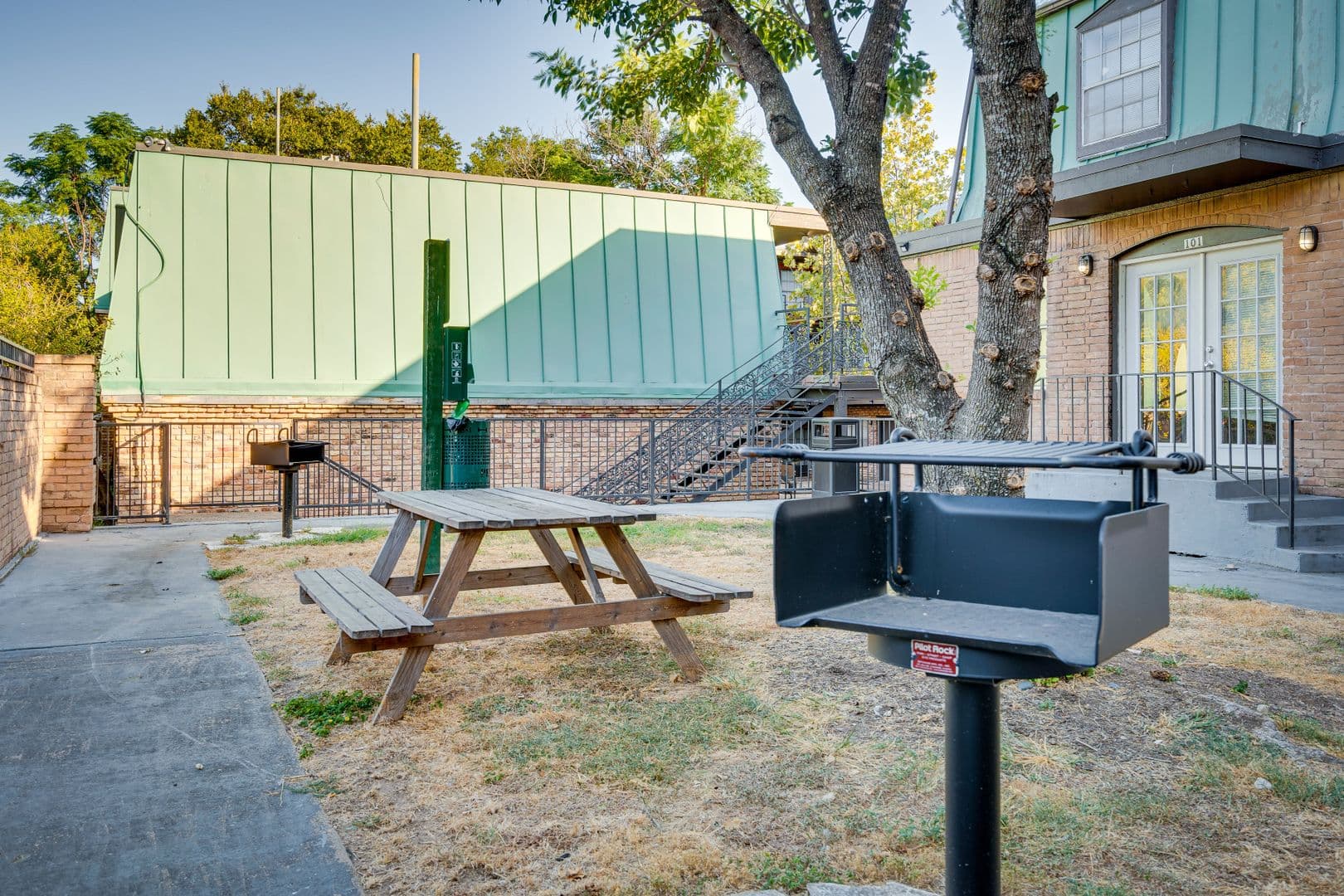 Austin Apartment: 307 & 311 East 31st