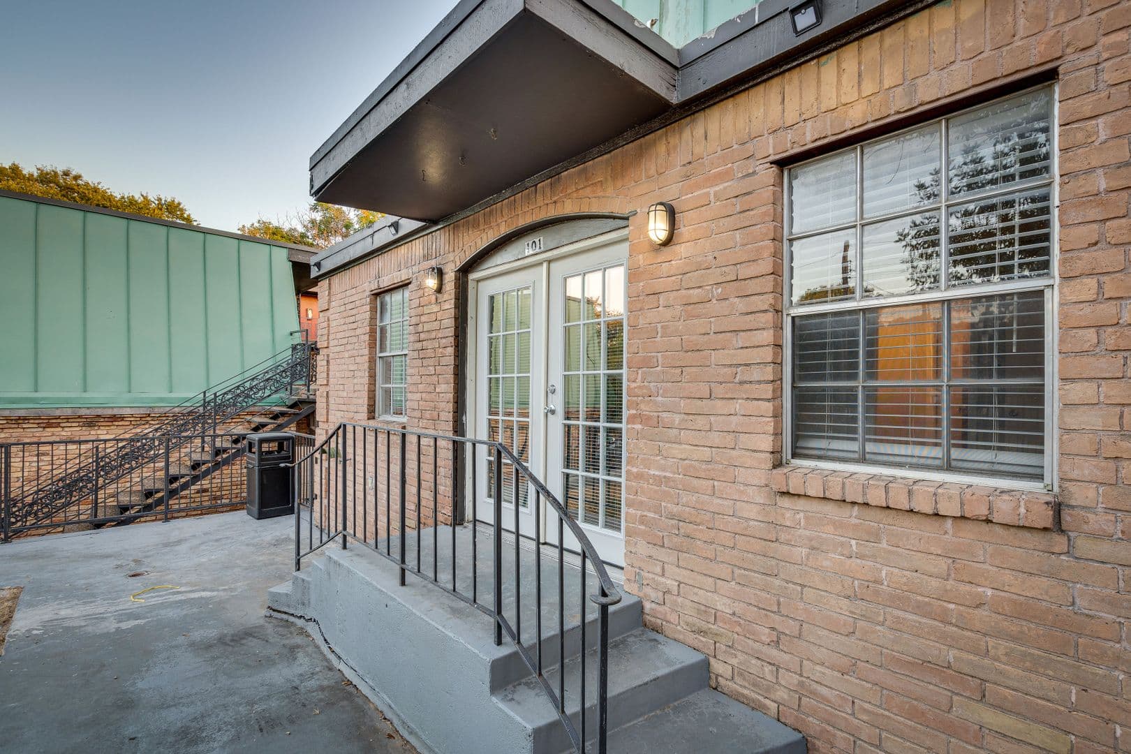 Austin Apartment: 307 & 311 East 31st