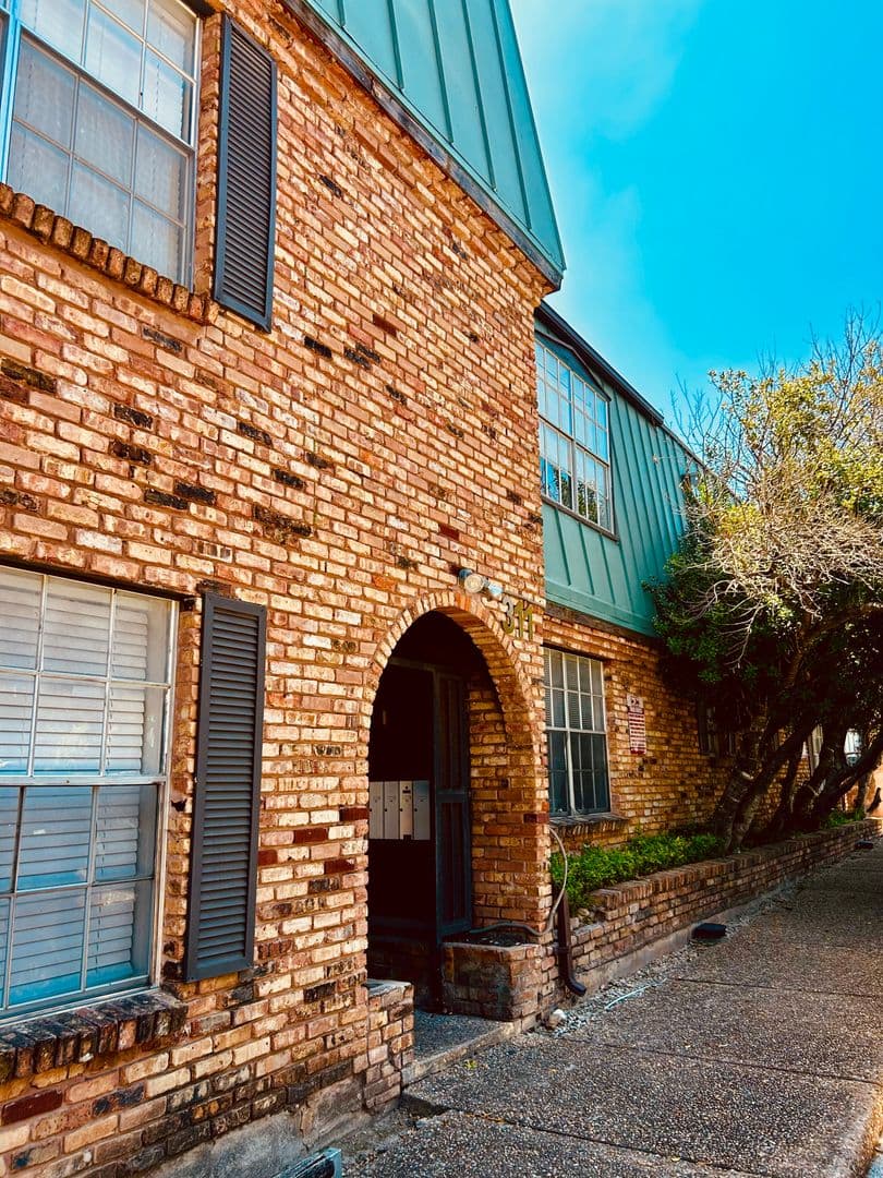 Austin Apartment: 307 & 311 East 31st