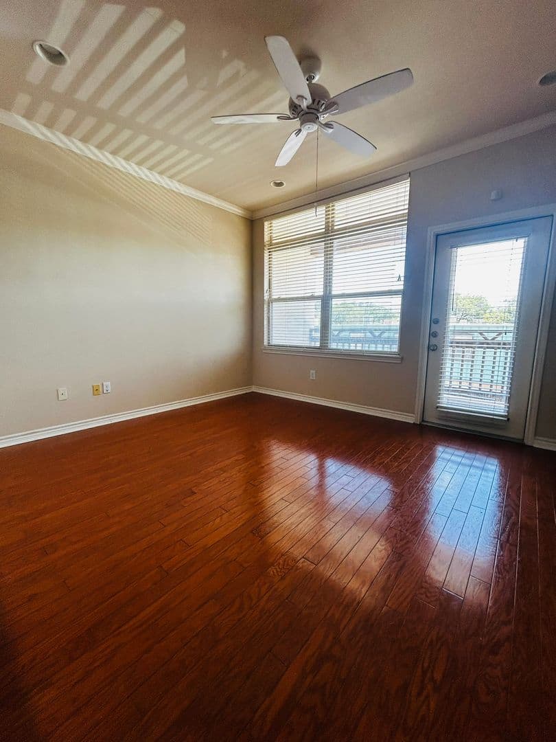 Ausitn Townhome: 305 East 31