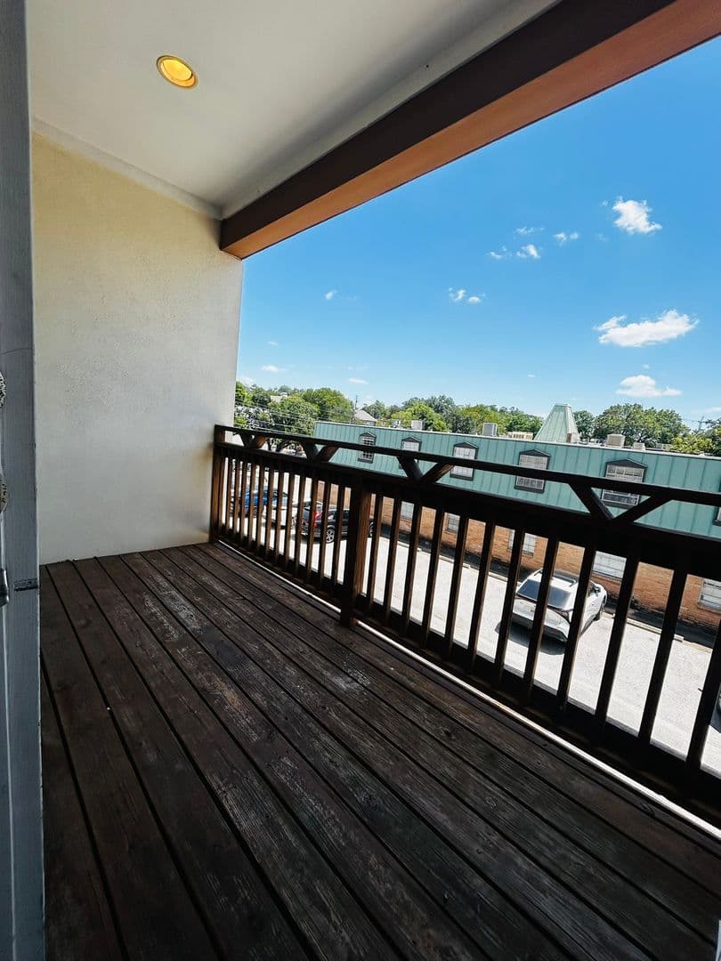 Ausitn Townhome: 305 East 31