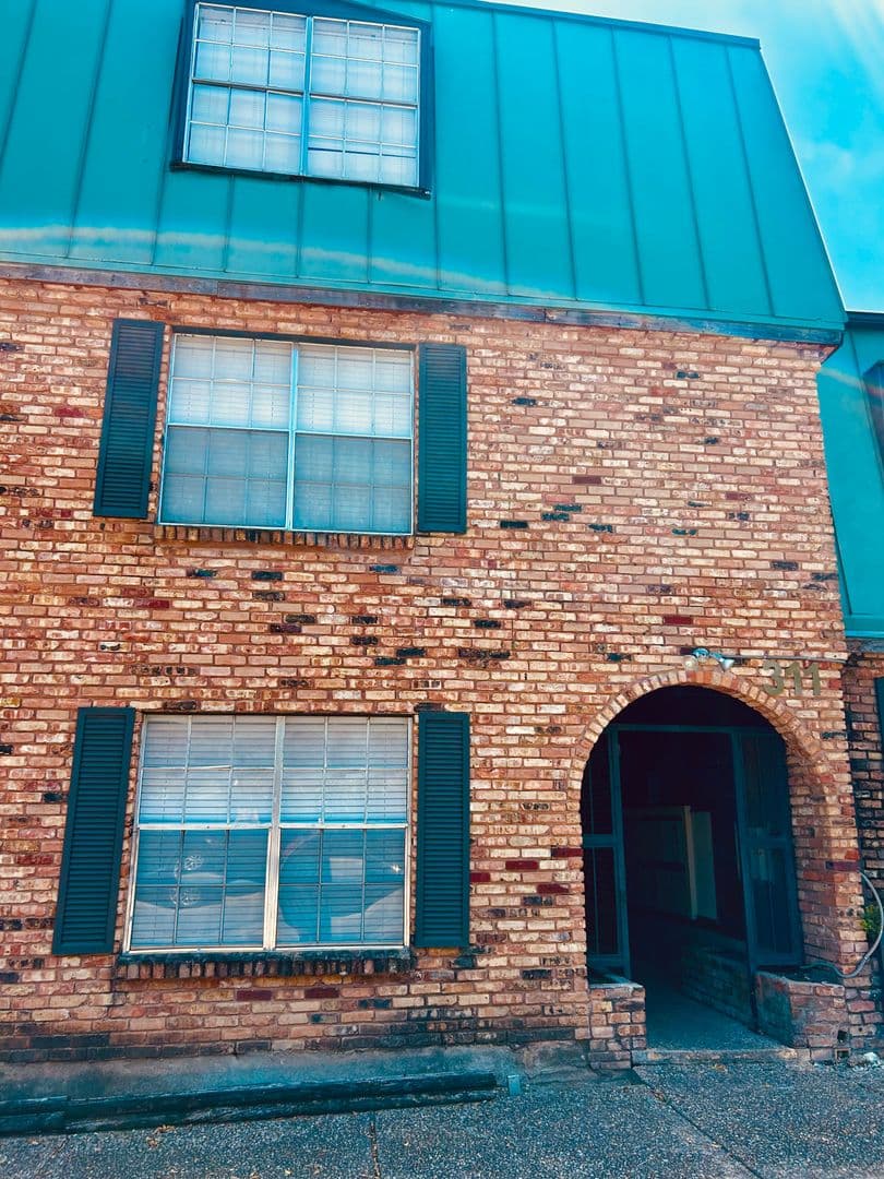 Austin Apartment: 307 & 311 East 31st