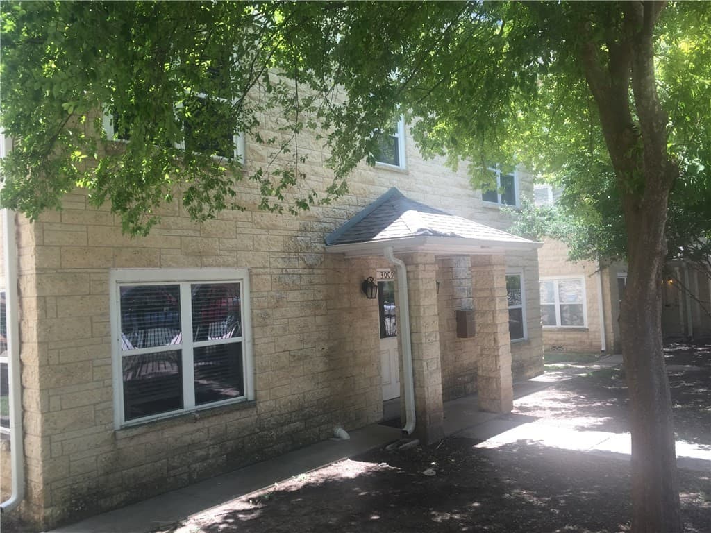 Ausitn Townhome: 305 East 31