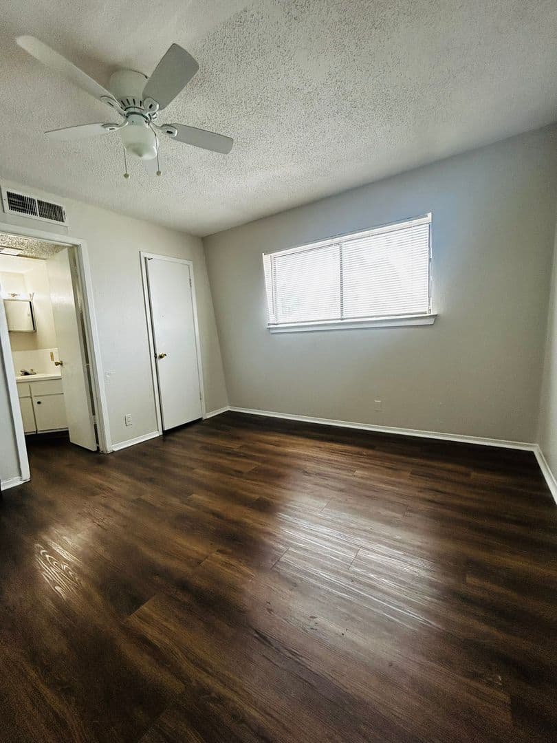 Austin Apartment: 307 & 311 East 31st