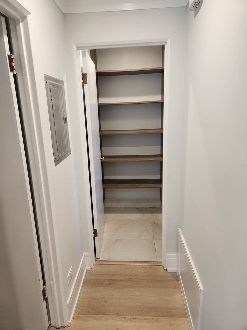 River Forest Apartment: 402 Franklin Ave.
