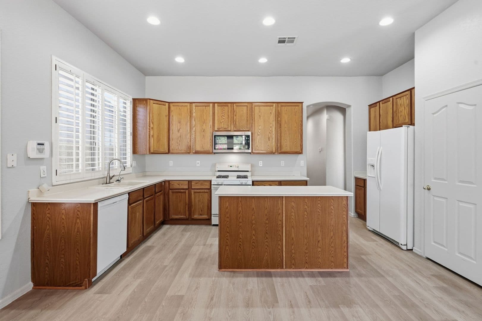 Gilbert House: 526 E Sheffield Ave
