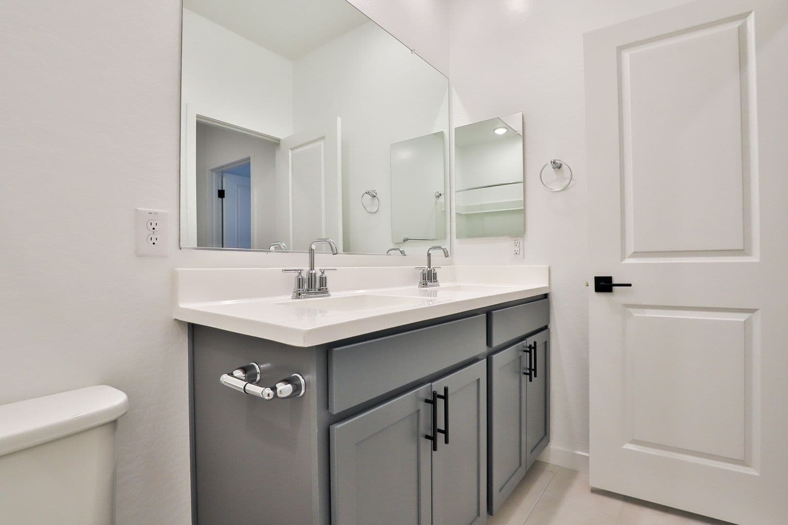 Waddell House: 16886 W Diana Avenue