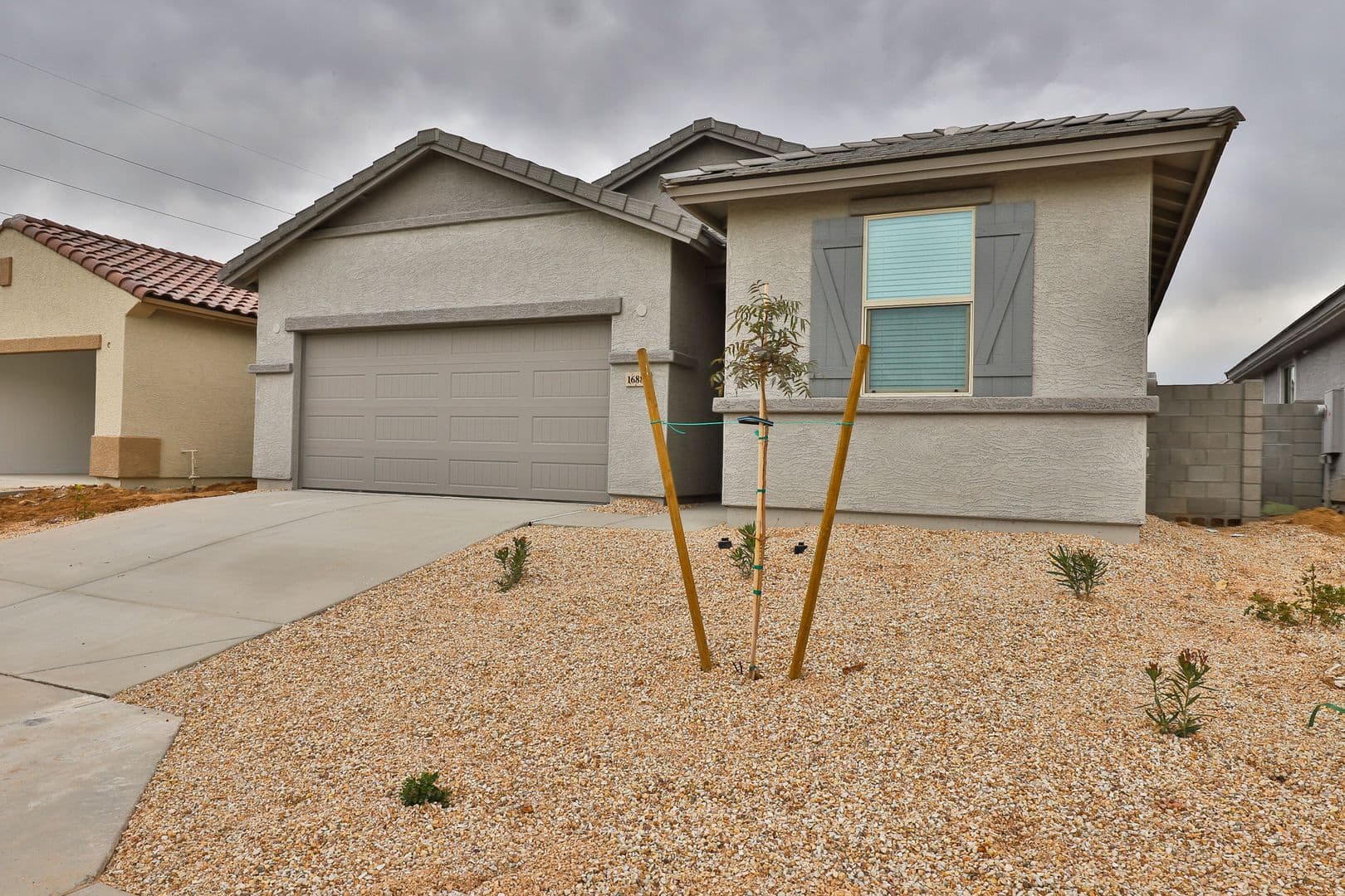 Waddell House: 16886 W Diana Avenue