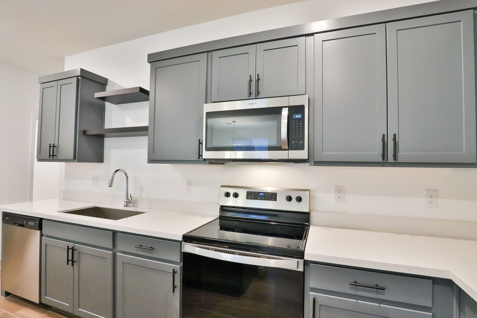 Waddell House: 16886 W Diana Avenue