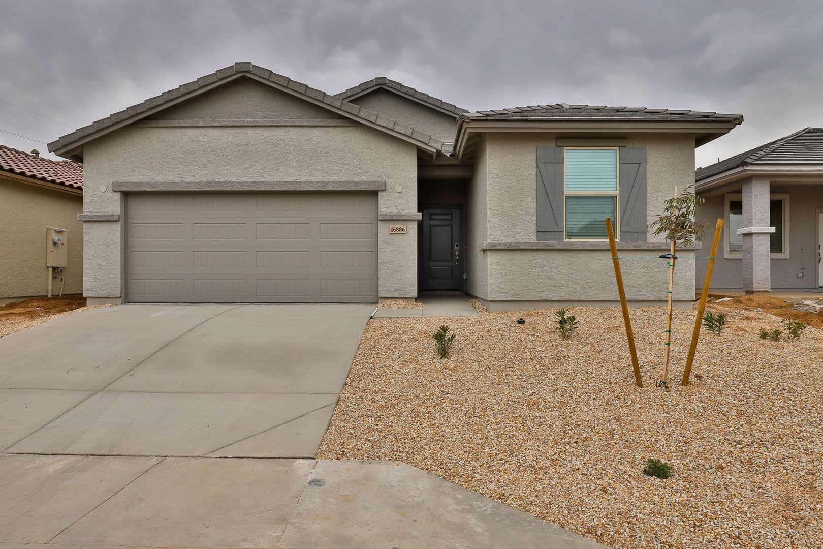 Waddell House: 16886 W Diana Avenue