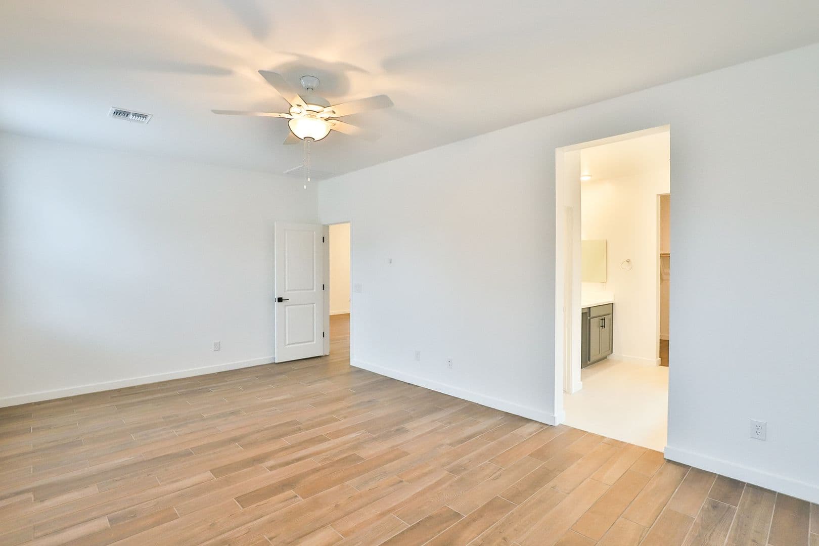 Waddell House: 16886 W Diana Avenue