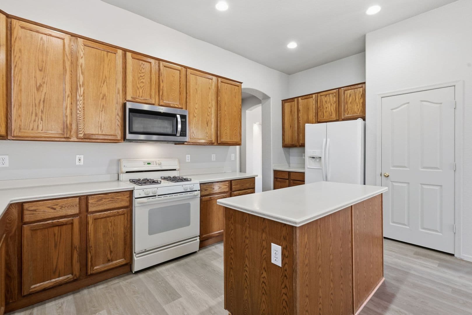 Gilbert House: 526 E Sheffield Ave