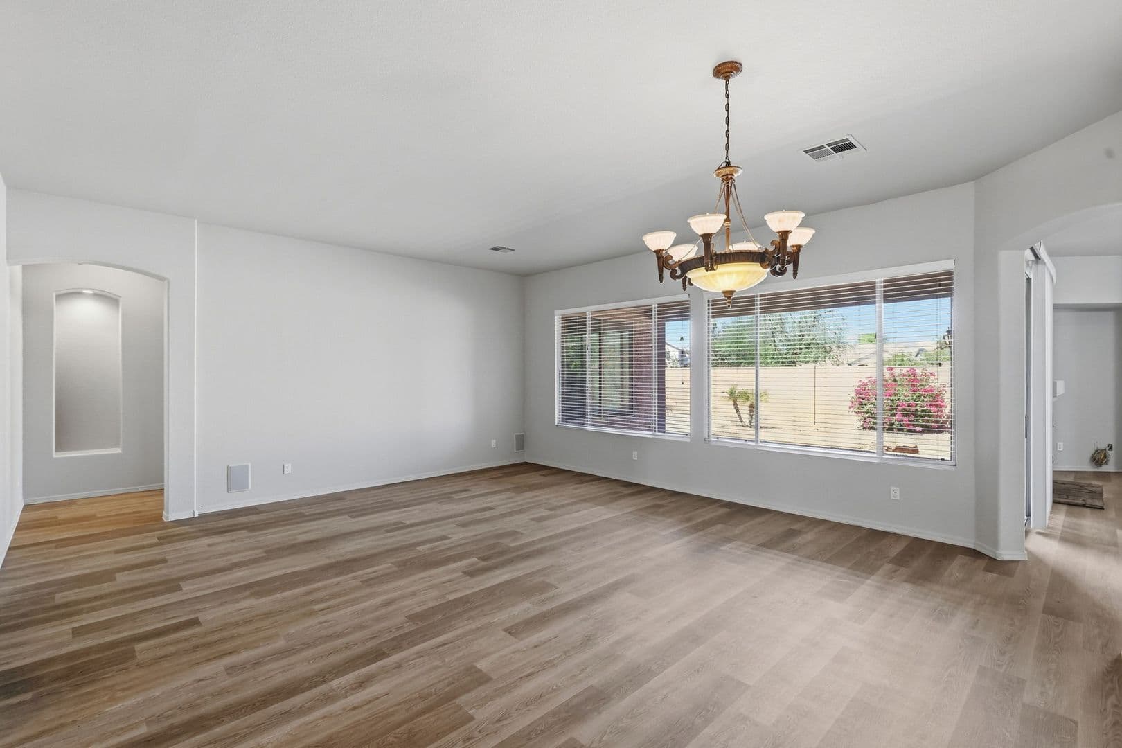 Gilbert House: 526 E Sheffield Ave