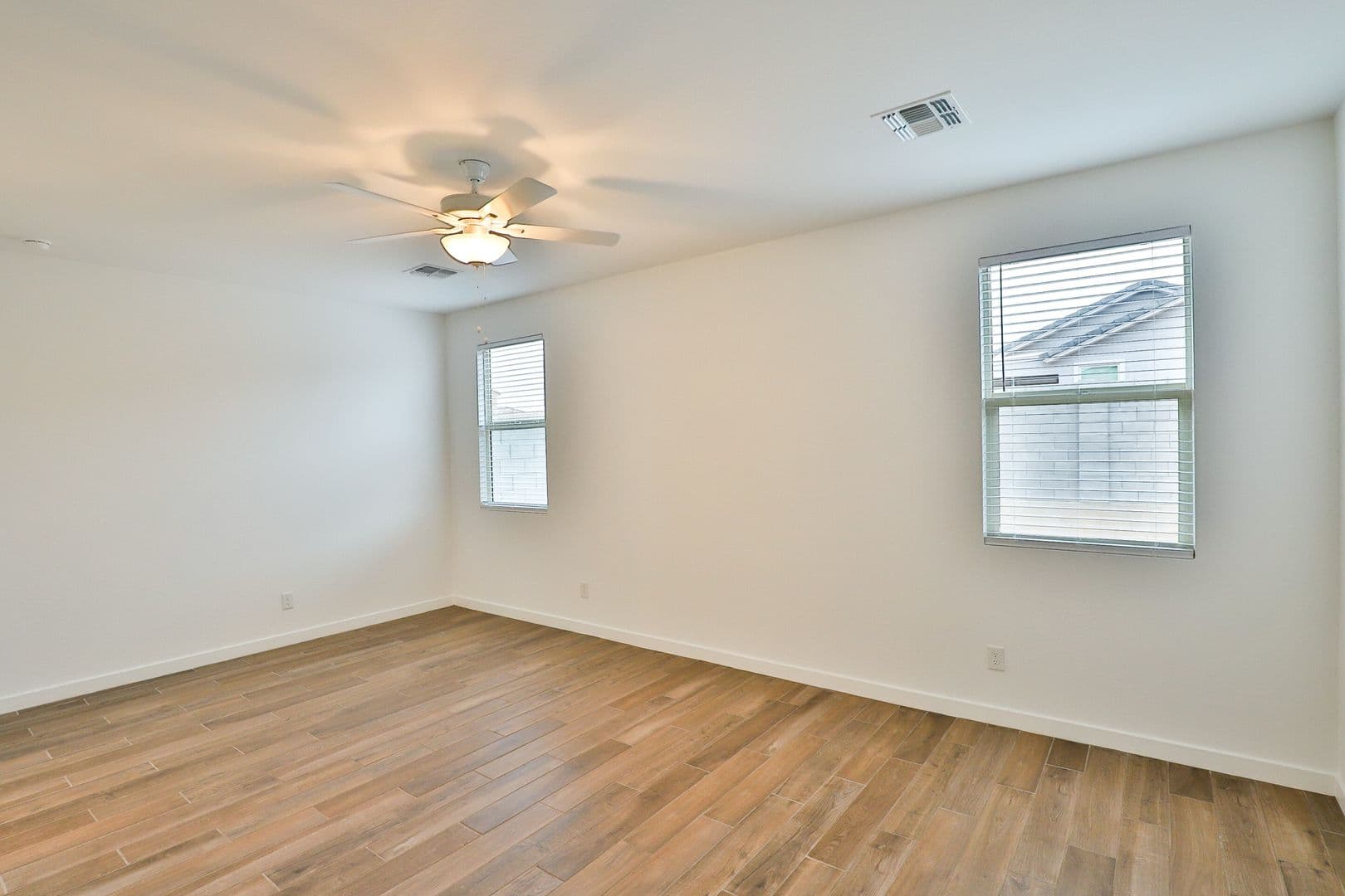 Waddell House: 16886 W Diana Avenue