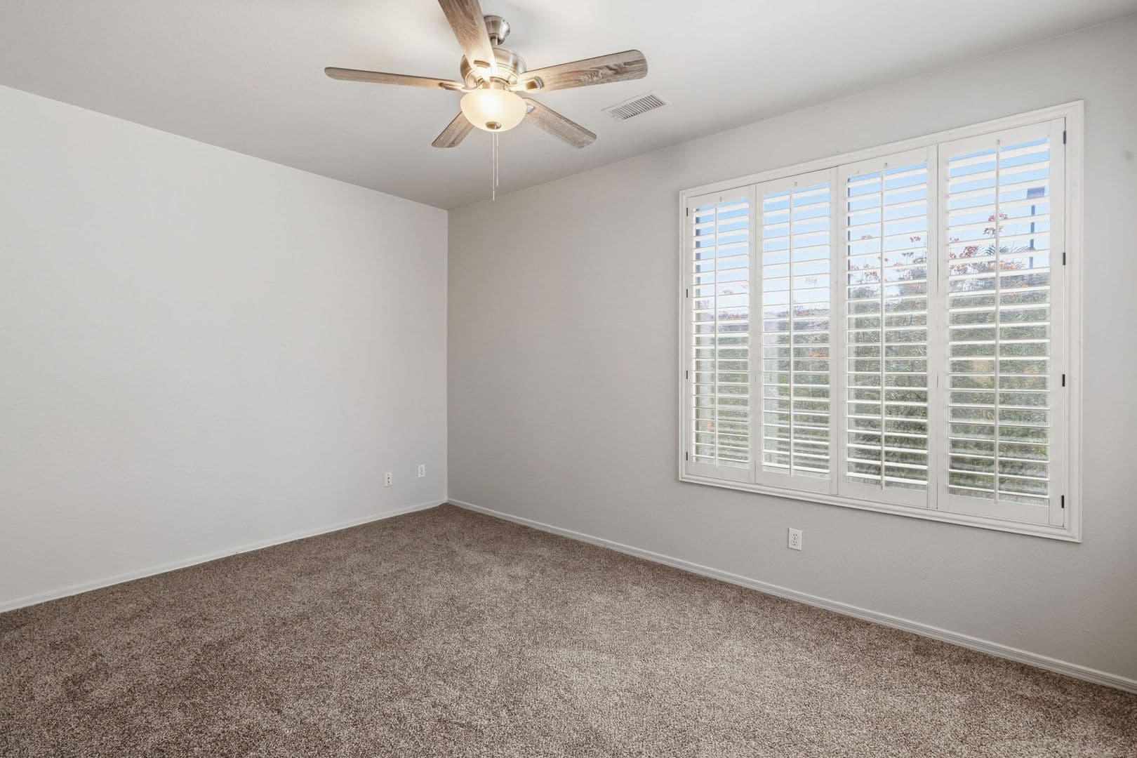 Gilbert House: 526 E Sheffield Ave