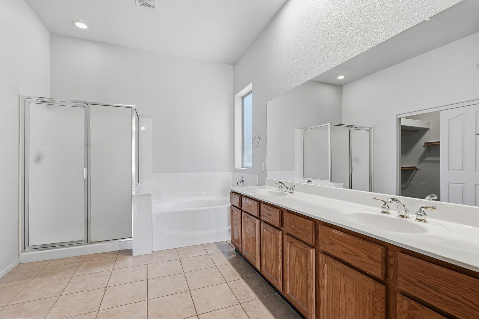 Gilbert House: 526 E Sheffield Ave