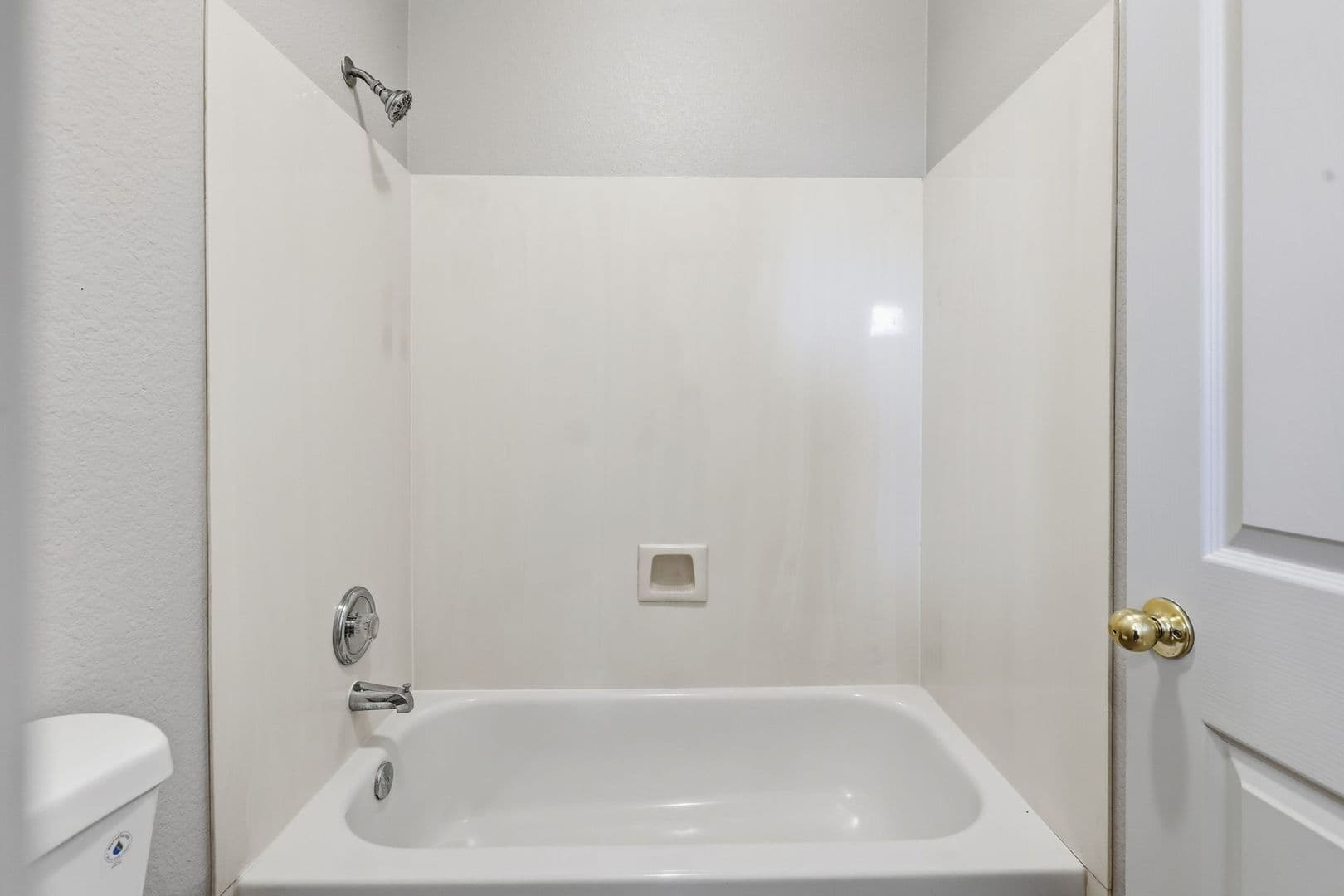 Gilbert House: 526 E Sheffield Ave