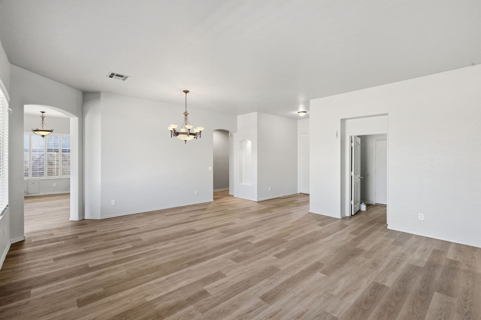 Gilbert House: 526 E Sheffield Ave