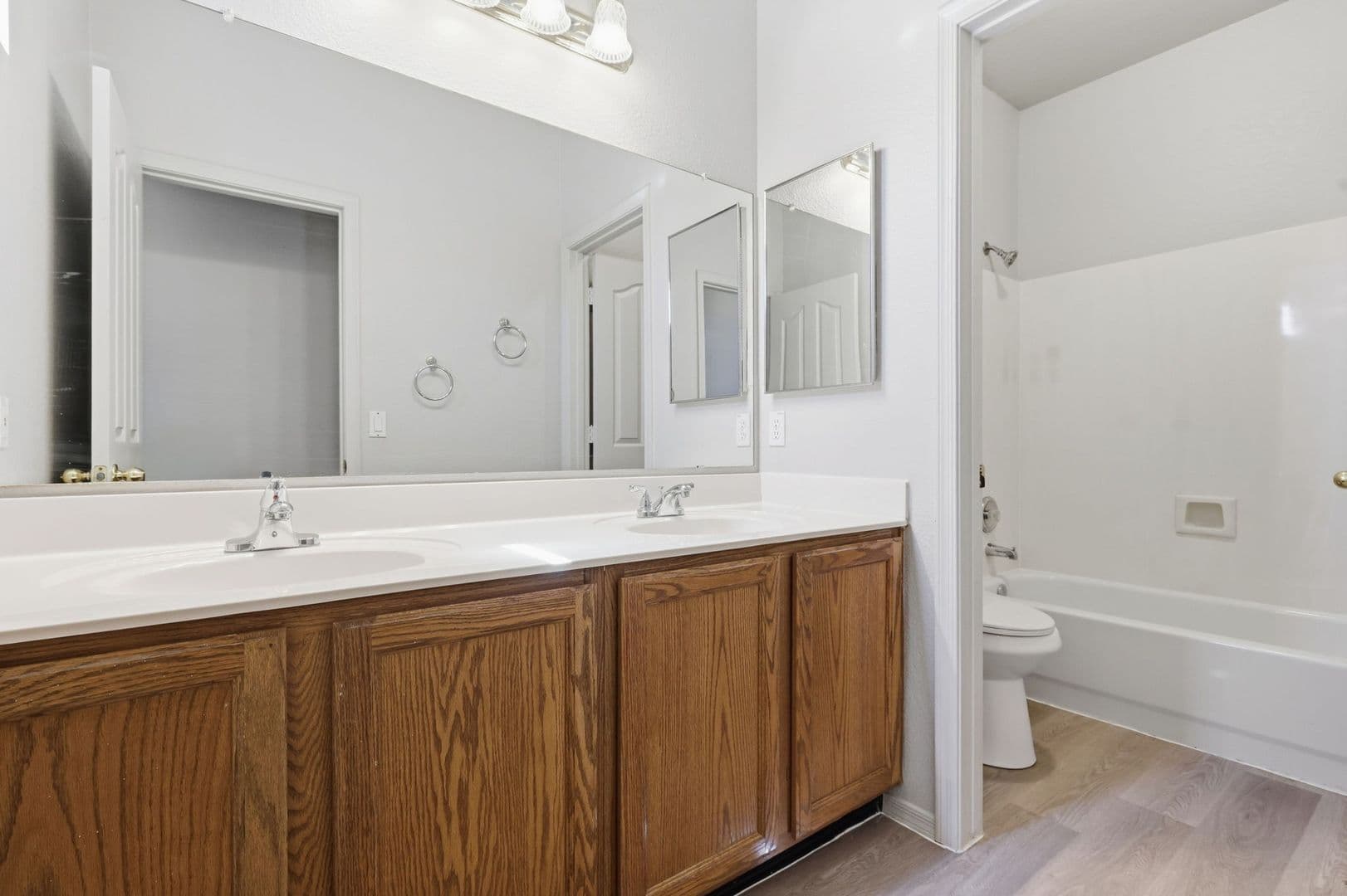 Gilbert House: 526 E Sheffield Ave