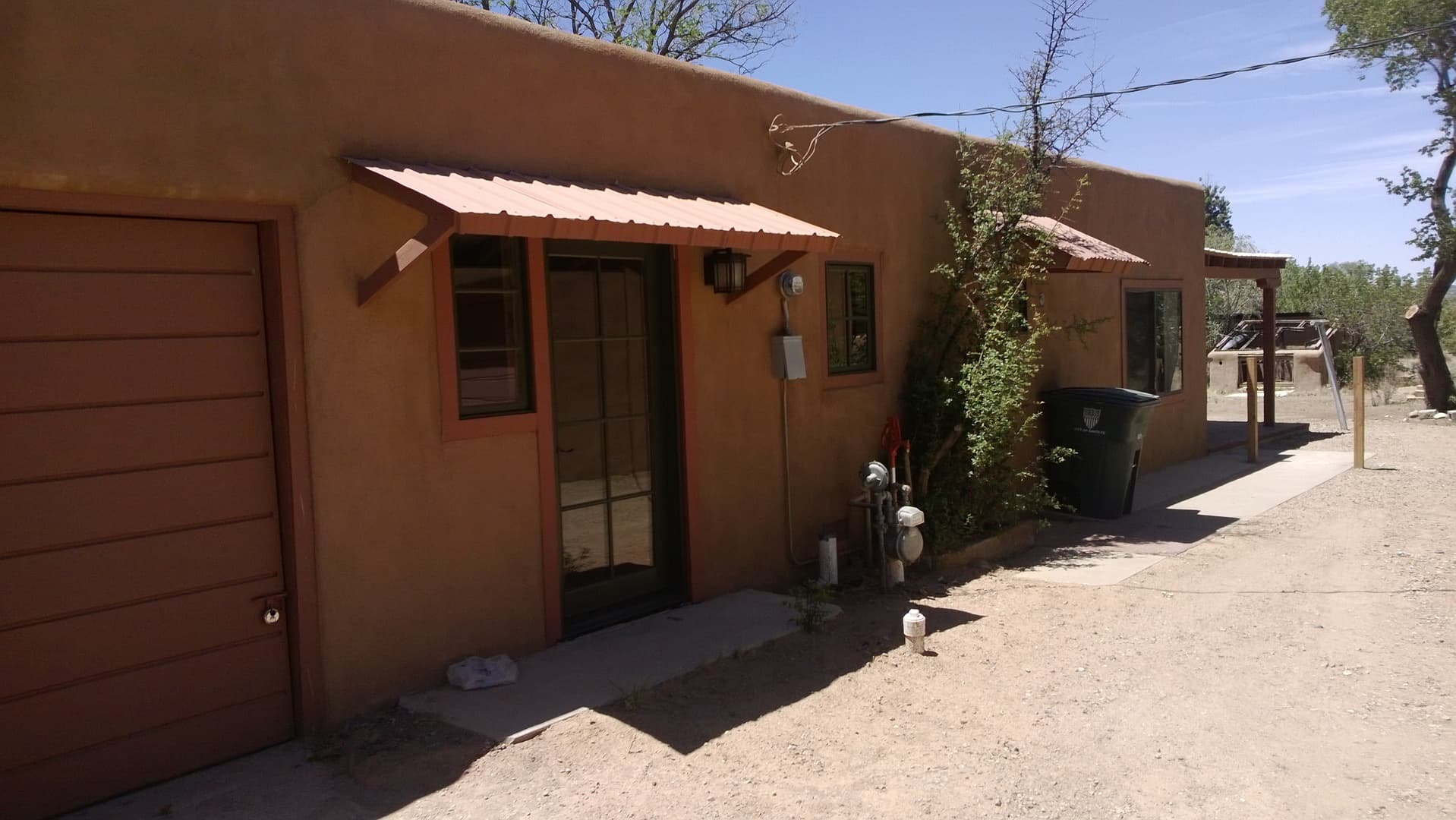 Santa Fe House: 421 1/2 E Coronado Road