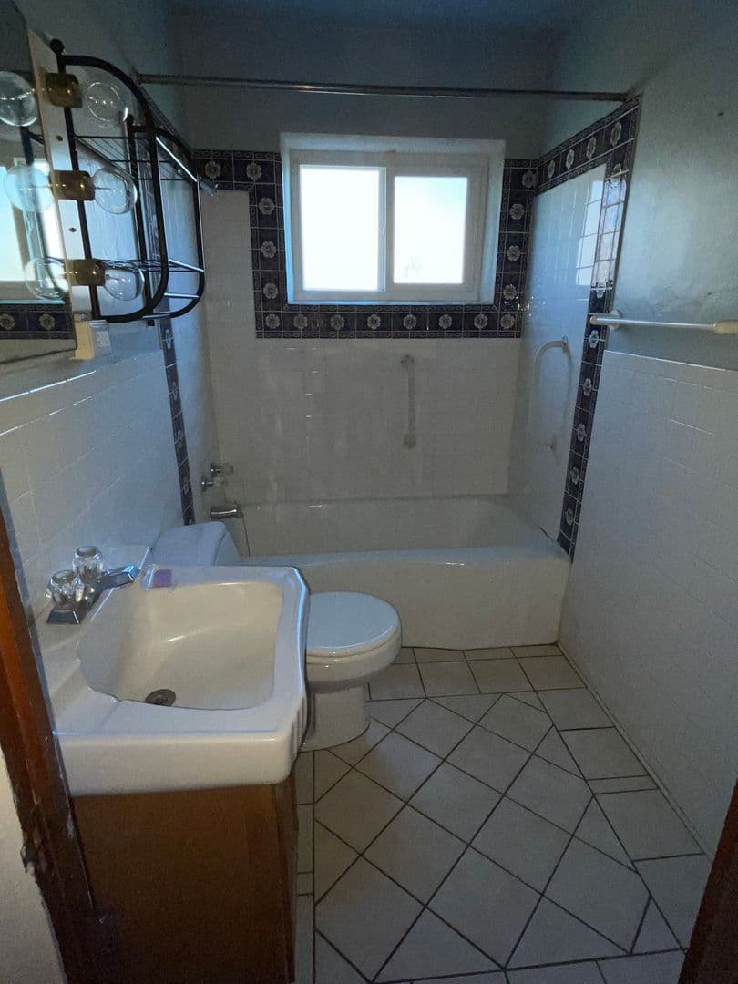 Santa Fe Apartment: 2210 W. Alameda