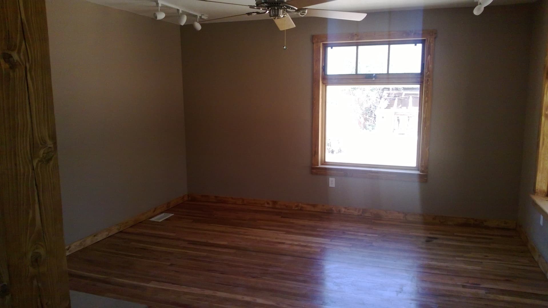 Santa Fe House: 421 1/2 E Coronado Road