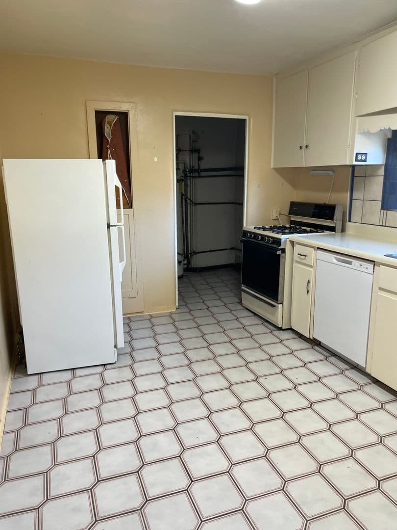 Santa Fe Apartment: 2210 W. Alameda