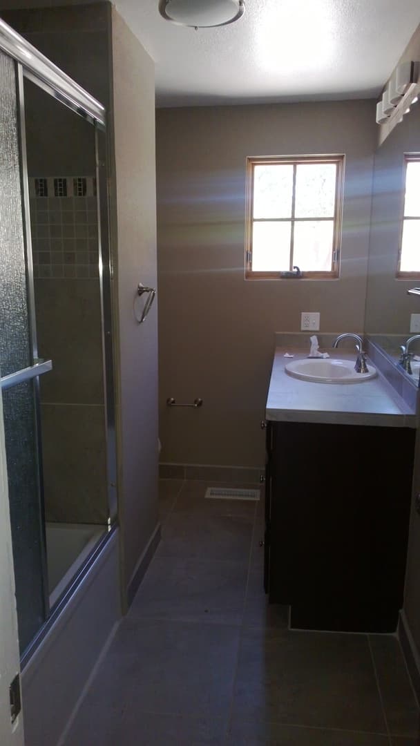 Santa Fe House: 421 1/2 E Coronado Road