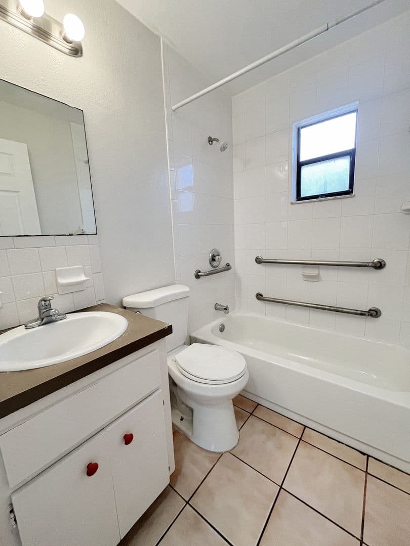 Holiday House: 5723 Silver Spur Drive