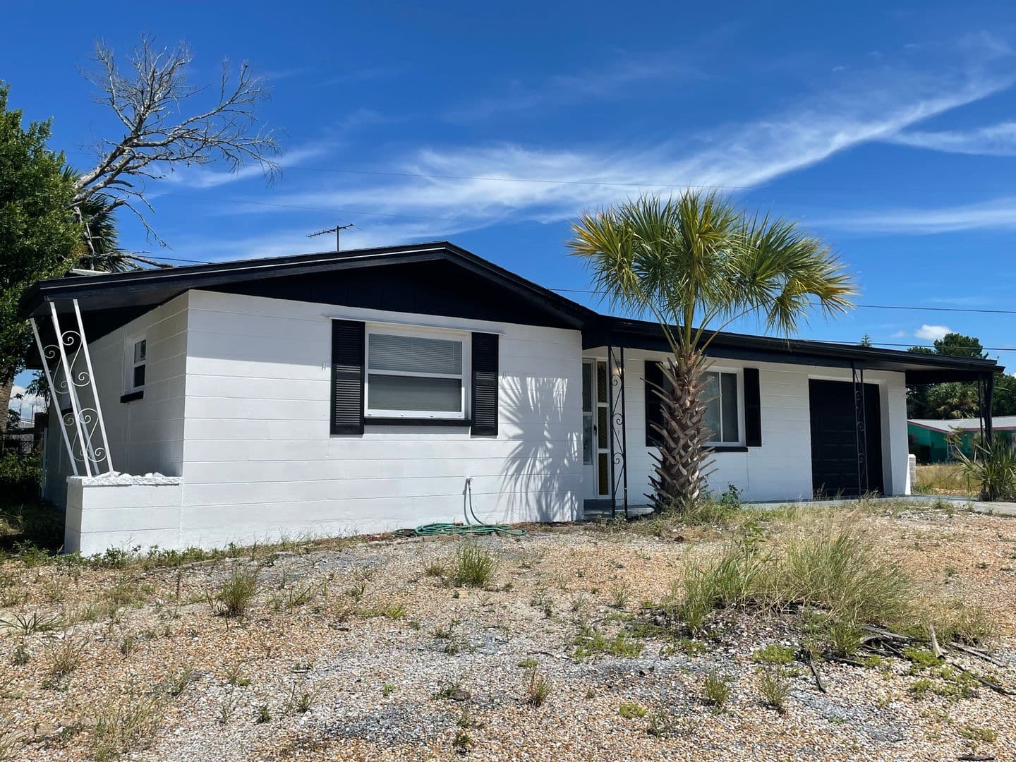 Holiday House: 1130 Powersong St.