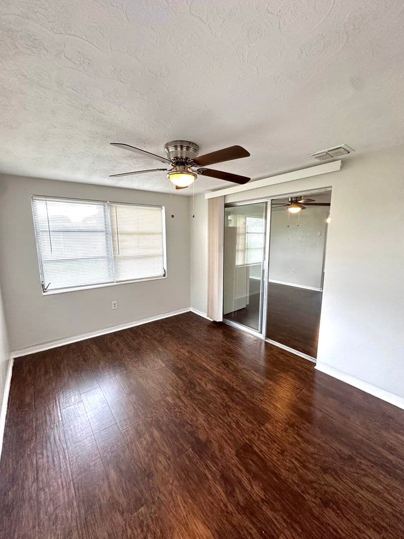 Holiday House: 2151 Dixie Garden Loop